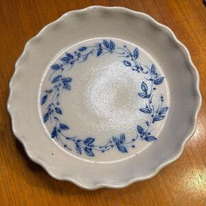 Salmon Falls Blueberry Vine Dover N.H. 1996 Pie Plate Dish Ceramic